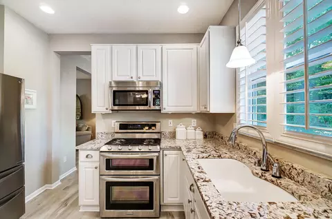 Kitchen - 7457 Maynooth Dr, Dublin, OH 43017 photo 5 of 7