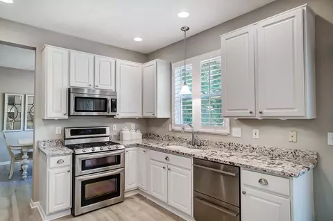 Kitchen - 7457 Maynooth Dr, Dublin, OH 43017 photo 2 of 7