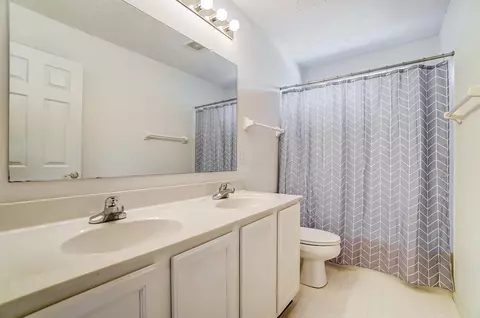 Bath - 7457 Maynooth Dr, Dublin, OH 43017 photo 11 of 14