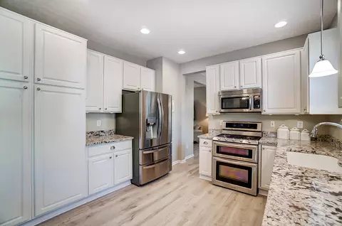 Kitchen - 7457 Maynooth Dr, Dublin, OH 43017 photo 7 of 7