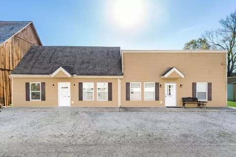 392-394 Race St, Pataskala, OH 43062