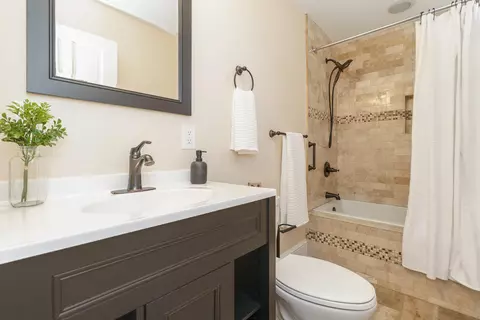Bath - 183 E 1st Ave, Columbus, OH 43201 photo 1 of 3