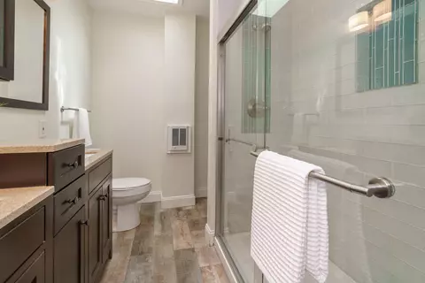 Bath - 183 E 1st Ave, Columbus, OH 43201 photo 3 of 3