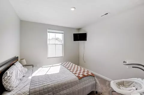 Bedroom - 207 S Tuttle Rd, Springfield, OH 45505 photo 4 of 7