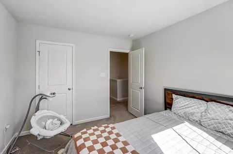 Bedroom - 207 S Tuttle Rd, Springfield, OH 45505 photo 5 of 7