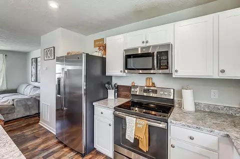 Kitchen - 207 S Tuttle Rd, Springfield, OH 45505 photo 3 of 4