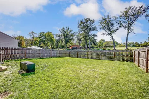 Exterior - 207 S Tuttle Rd, Springfield, OH 45505 photo 5 of 9