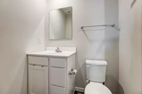 Bath - 207 S Tuttle Rd, Springfield, OH 45505 photo 5 of 6