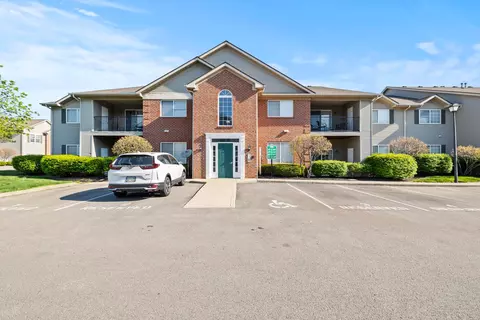 641 Spring Valley Dr, Lewis Center, OH 43035