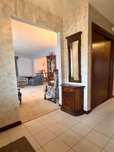 Entry Way - 5294 Torchwood Loop E, Columbus, OH 43229 photo 2 of 9