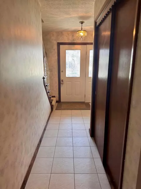 Entry Way - 5294 Torchwood Loop E, Columbus, OH 43229 photo 3 of 9