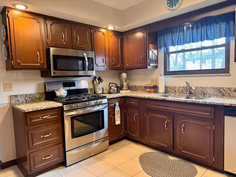 Kitchen - 5294 Torchwood Loop E, Columbus, OH 43229 photo 3 of 8