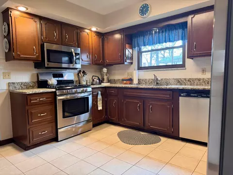 Kitchen - 5294 Torchwood Loop E, Columbus, OH 43229 photo 1 of 8