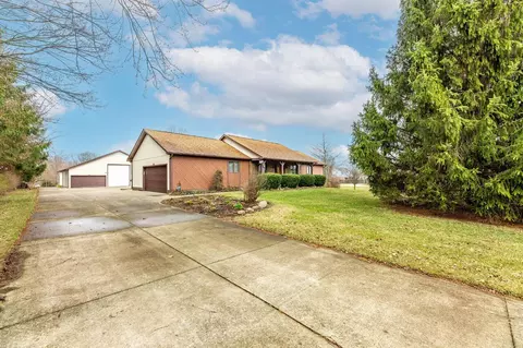 3744 Hazelton Etna Rd SW, Pataskala, OH 43062
