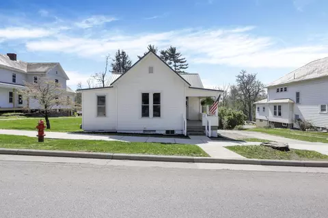 217 S Columbus St, Somerset, OH 43783