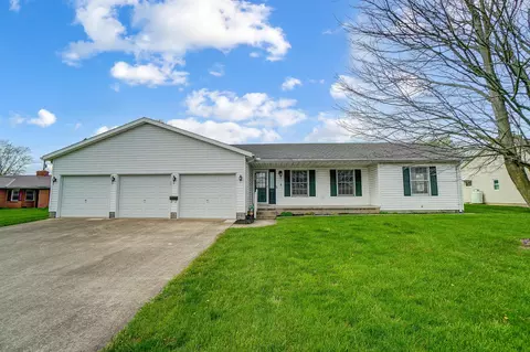 4 Heritage Ct, Washington Court House, OH 43160