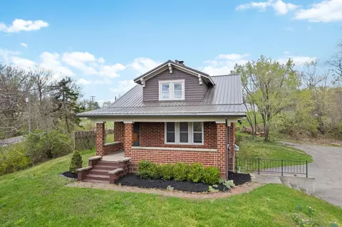 135 Pomeroy Rd, Athens, OH 45701