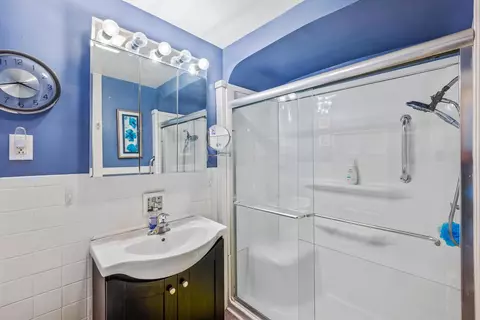 Bath - 519 Oak St, Marion, OH 43302 photo 1 of 1