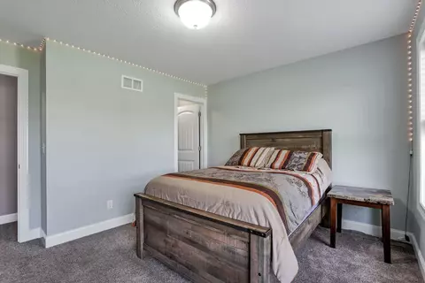 Bedroom - 3427 Stringtown Rd NE, Lancaster, OH 43130 photo 3 of 8