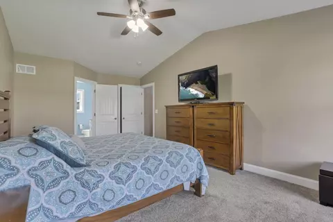 Bedroom - 3427 Stringtown Rd NE, Lancaster, OH 43130 photo 7 of 8