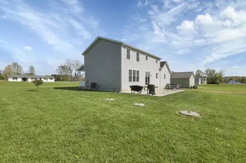 Exterior - 3427 Stringtown Rd NE, Lancaster, OH 43130 photo 11 of 22