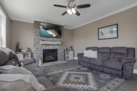 Living - 3427 Stringtown Rd NE, Lancaster, OH 43130 photo 1 of 1