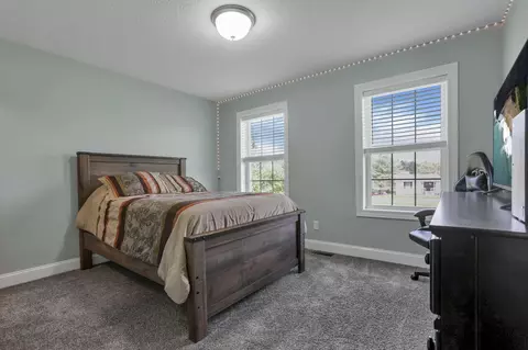 Bedroom - 3427 Stringtown Rd NE, Lancaster, OH 43130 photo 2 of 8