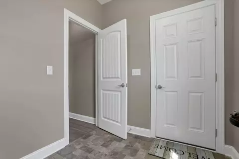 Entry Way - 3427 Stringtown Rd NE, Lancaster, OH 43130 photo 5 of 7