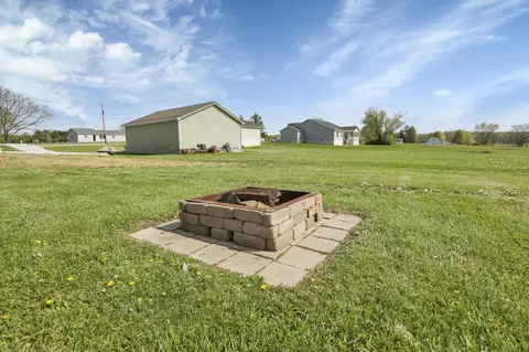 Exterior - 3427 Stringtown Rd NE, Lancaster, OH 43130 photo 15 of 22