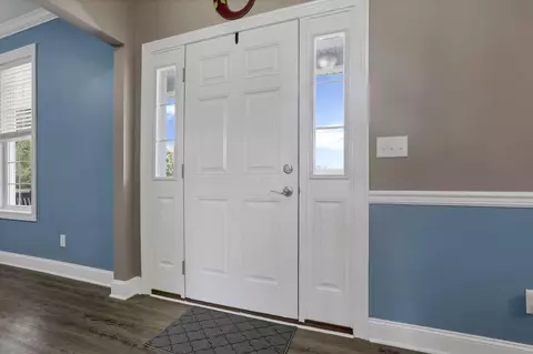 Entry Way - 3427 Stringtown Rd NE, Lancaster, OH 43130 photo 1 of 7