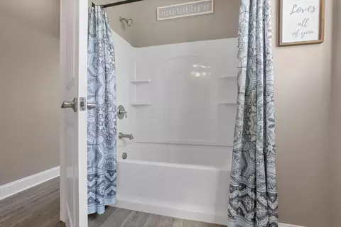 Bath - 3427 Stringtown Rd NE, Lancaster, OH 43130 photo 2 of 6