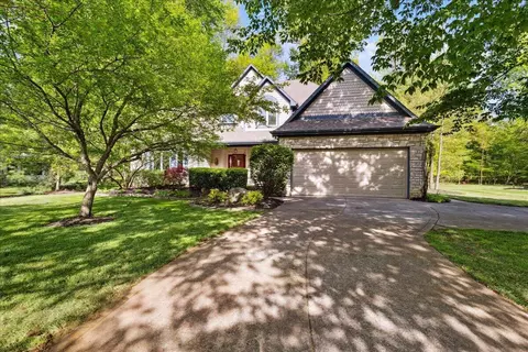 5477 Blackhawk Forest Dr, Westerville, OH 43082