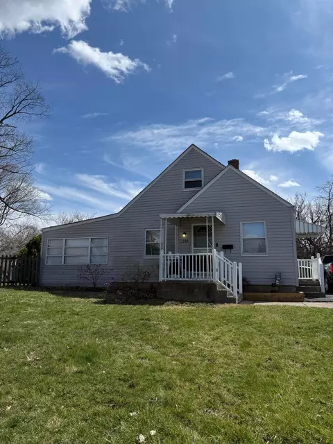 1293 E Kenworth Rd, Columbus, OH 43224