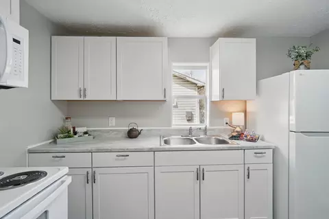Kitchen - 1002 Wayne Ave, Springfield, OH 45503 photo 2 of 2