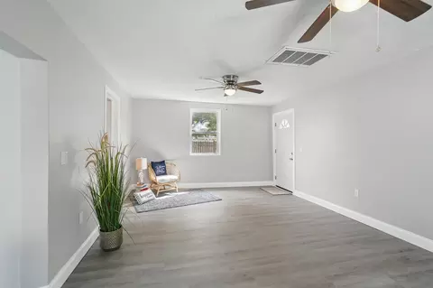 Living - 1002 Wayne Ave, Springfield, OH 45503 photo 3 of 4