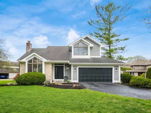 6765 Lakeside Cir E, Worthington, OH 43085
