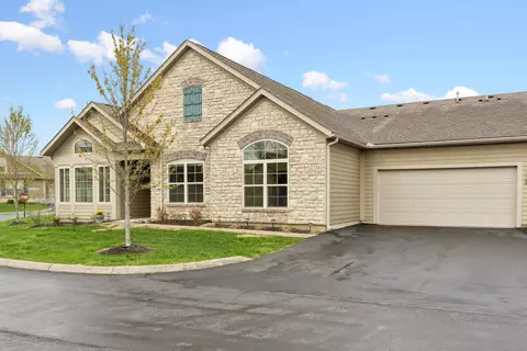 236 Stoneshire Xing, Pataskala, OH 43062