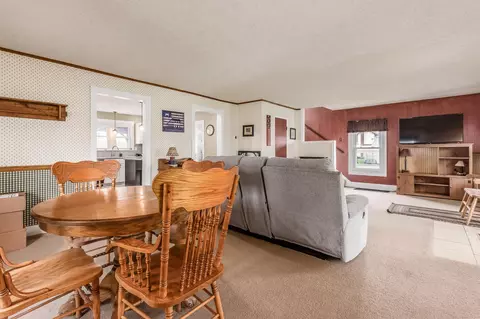 Dining - 52 3rd St SE, Newark, OH 43055 photo 2 of 2