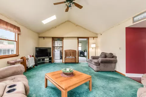 Living - 52 3rd St SE, Newark, OH 43055 photo 4 of 4