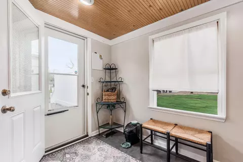 Entry Way - 52 3rd St SE, Newark, OH 43055 photo 1 of 2