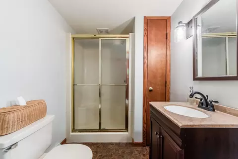 Bath - 52 3rd St SE, Newark, OH 43055 photo 1 of 2