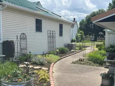 Exterior - 52 3rd St SE, Newark, OH 43055 photo 14 of 20