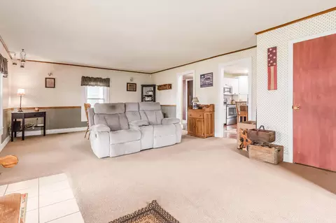 Living - 52 3rd St SE, Newark, OH 43055 photo 1 of 4