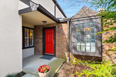 130 Saint Julien St #27B, Worthington, OH 43085