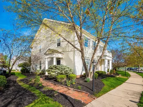 8218 Griswold Dr, New Albany, OH 43054