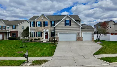 305 Evergreen Cir, Pickerington, OH 43147