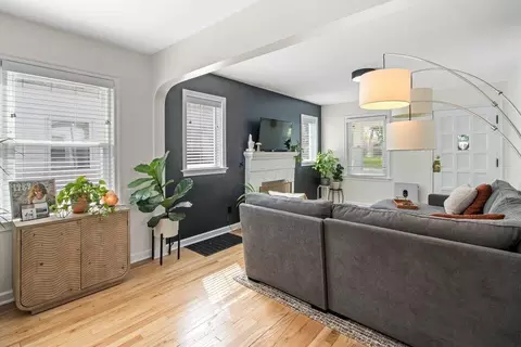 Living - 392 E Beechwold Blvd, Columbus, OH 43214 photo 4 of 5