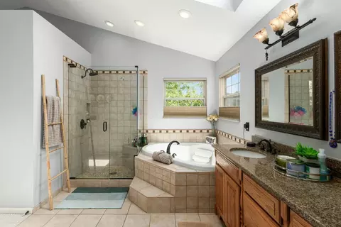 Bath - 7814 Craindow Ct, Dublin, OH 43017 photo 5 of 7