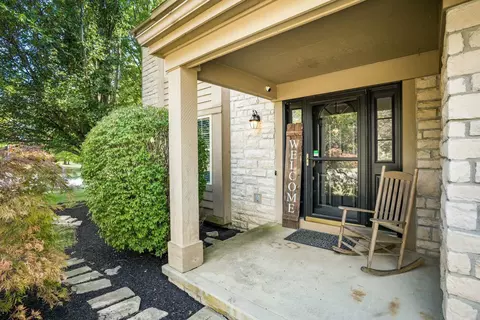 Exterior - 7814 Craindow Ct, Dublin, OH 43017 photo 4 of 15