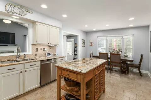 Kitchen - 7814 Craindow Ct, Dublin, OH 43017 photo 4 of 5